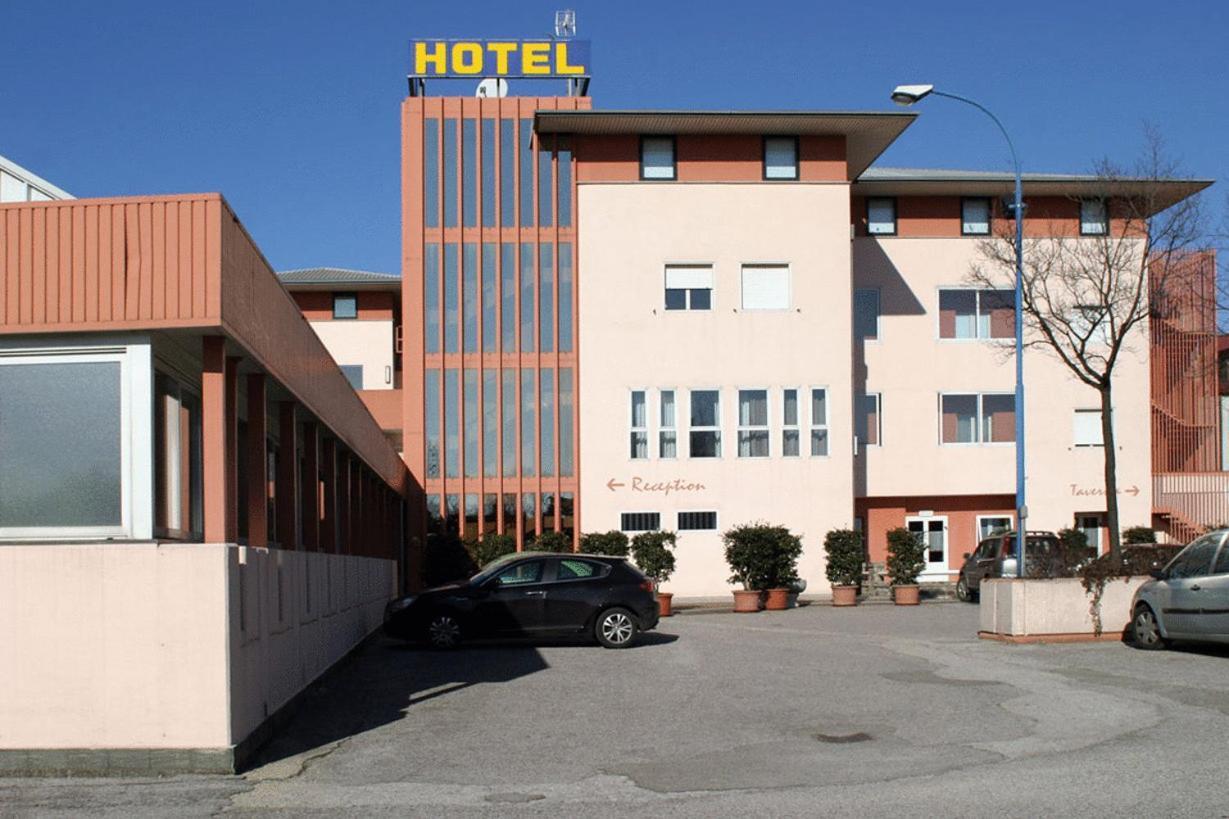 Hotel Willy Gemona del Friuli Exterior photo